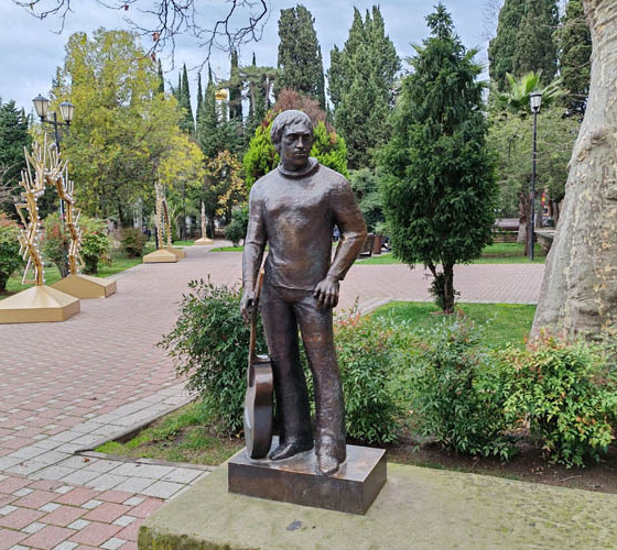 <span style="font-weight: bold;">Памятник В. С. Высоцкого</span>