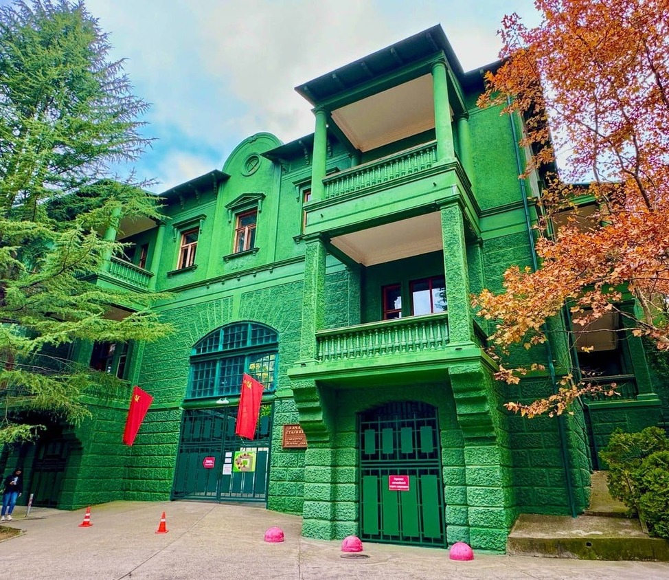 <span style="font-weight: bold;">Дача Сталина</span>