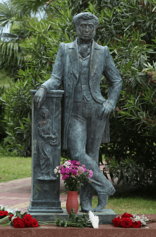 <span style="font-weight: bold;">Памятник А. С. Пушкину</span>