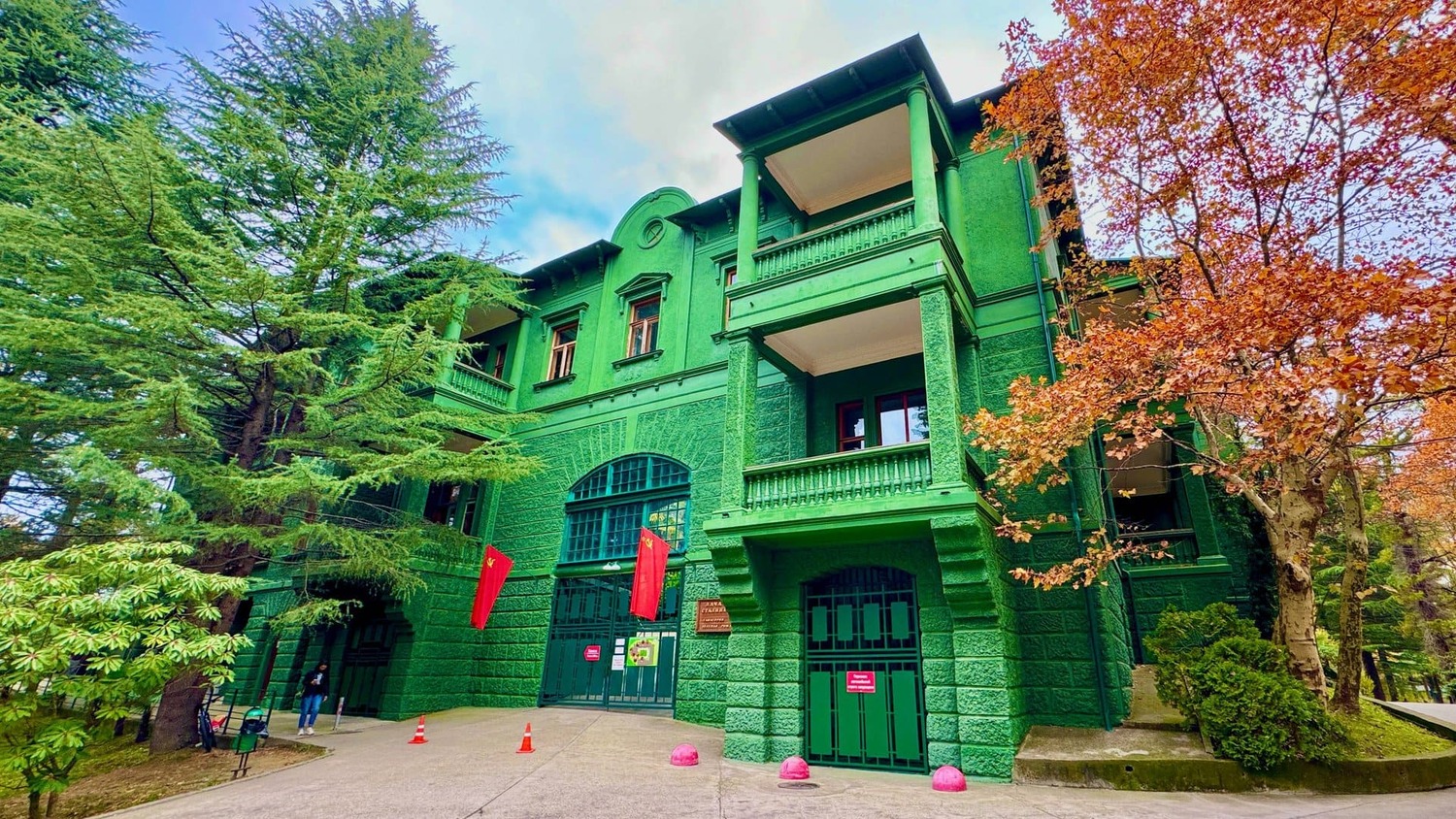 <span style="font-weight: bold;">Дача Сталина</span>