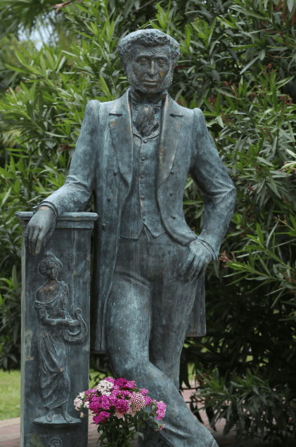 <span style="font-weight: bold;">Памятник А. С. Пушкину</span>